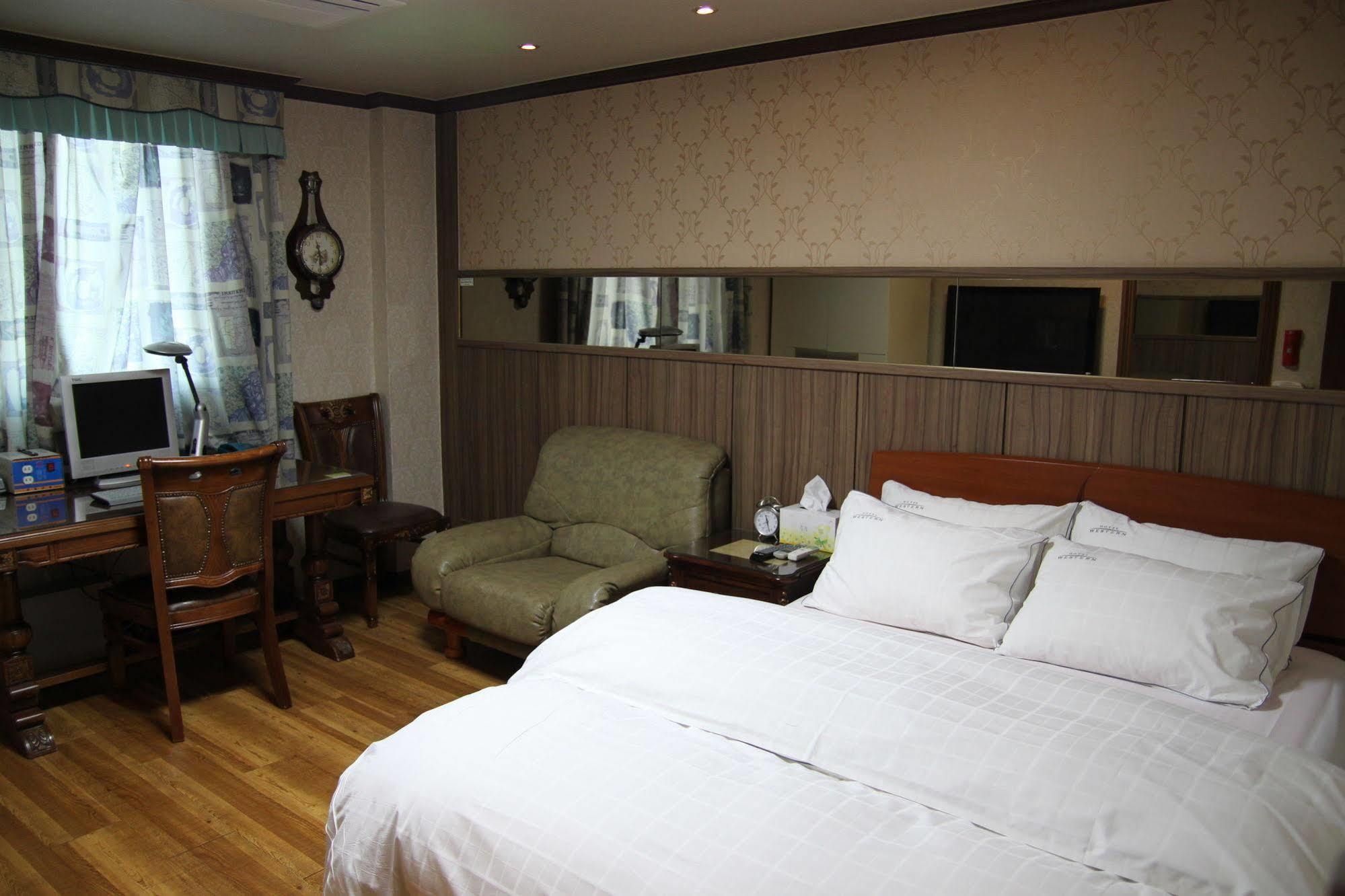 Gunsan Western Hotel Extérieur photo